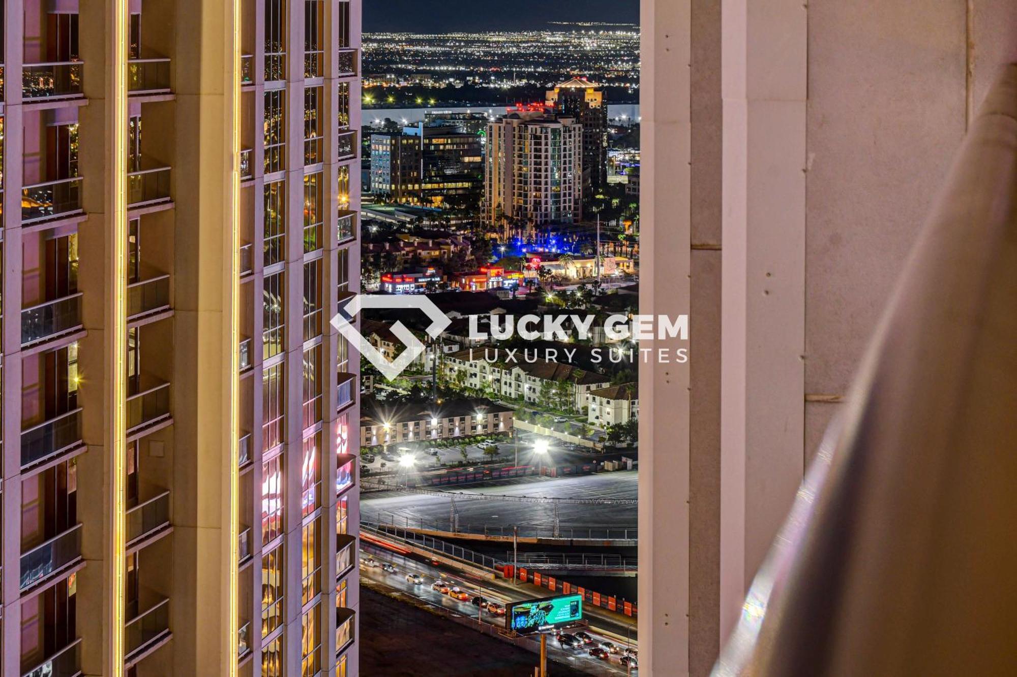 Lucky Gem Penthouse & Luxury Suites At Signature Resort, Balcony Strip View 3505 Лас-Вегас Экстерьер фото